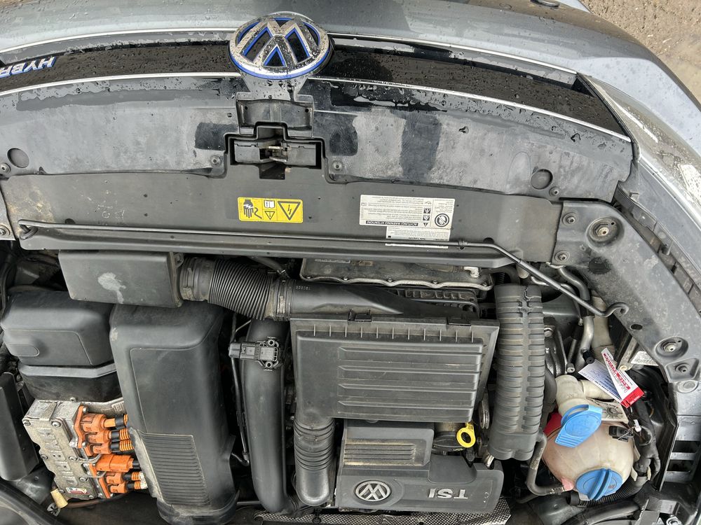 Bară față , capotă motor, faruri xenon , aripi,trager Volkswagen Jetta
