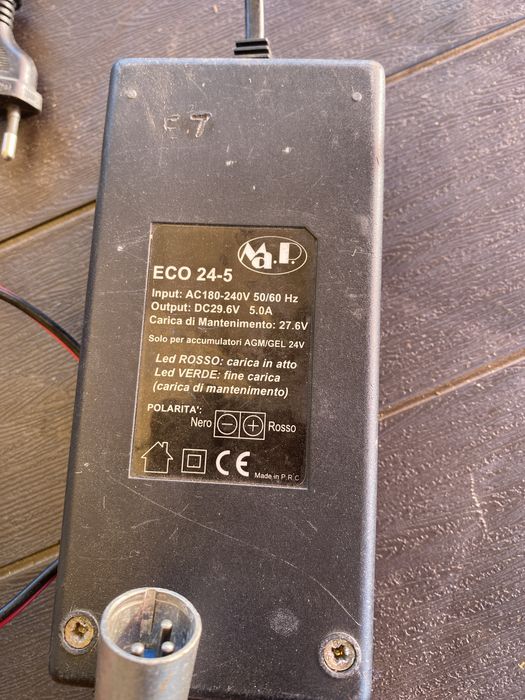 Încărcător  Baterii 29,6V  5.0APerfect funcțional ()