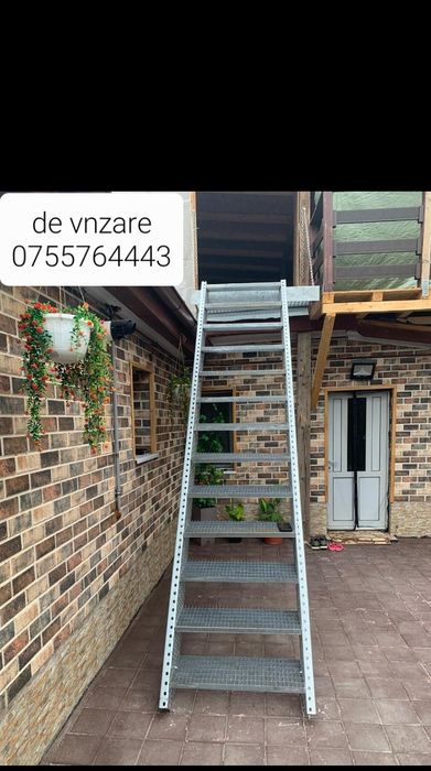 Scara metalica  cu treapta  reglabila