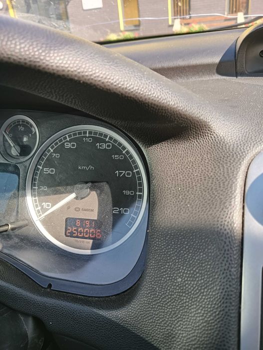 Vând Peugeot 307 2.0 hdy cod motor rhr 136 cp interior piele