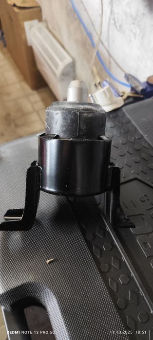 Продам подушка двигателя