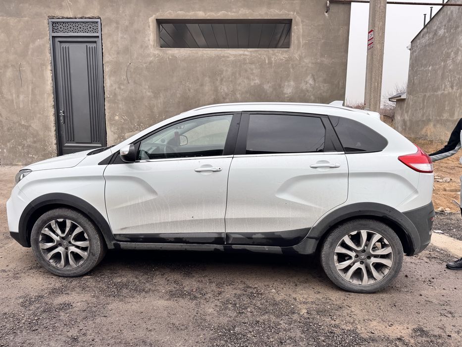 Lada XRaey.  2020 Praber 100000