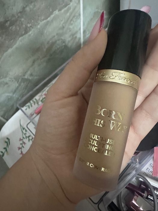 Concealer Too Faced nuanța warm beige