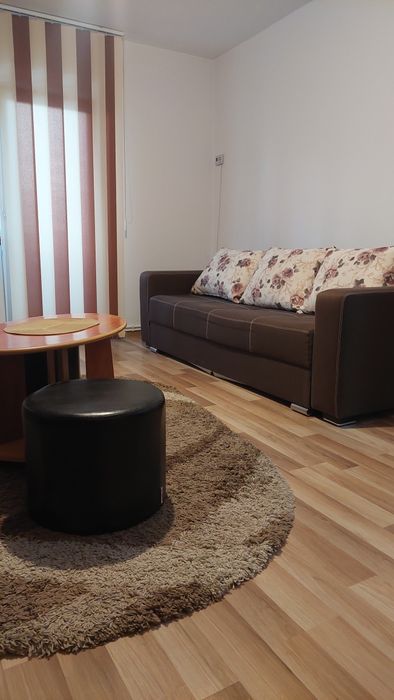 Închiriez garsoniera