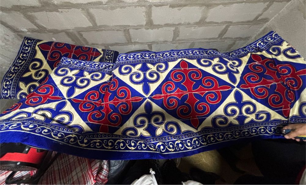 Продам корпешкии