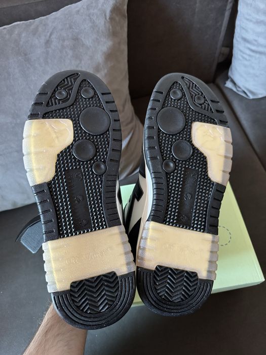 Adidasi Off-White Out Of Office