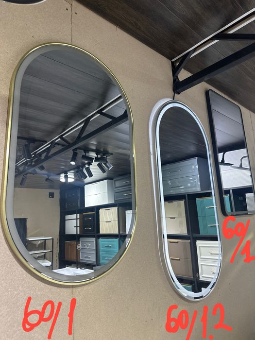 Зеркало для ванной с подсвет3 цвета с металлической оправой.