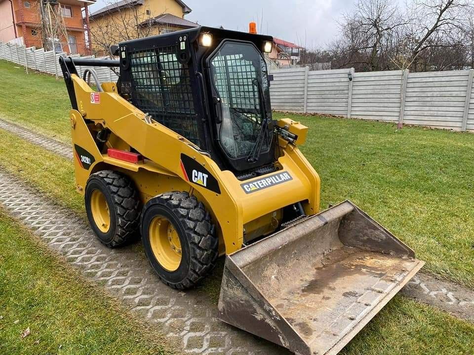 Miniexcavator miniincarcator cilindru compactor picon bobcat buldoexca