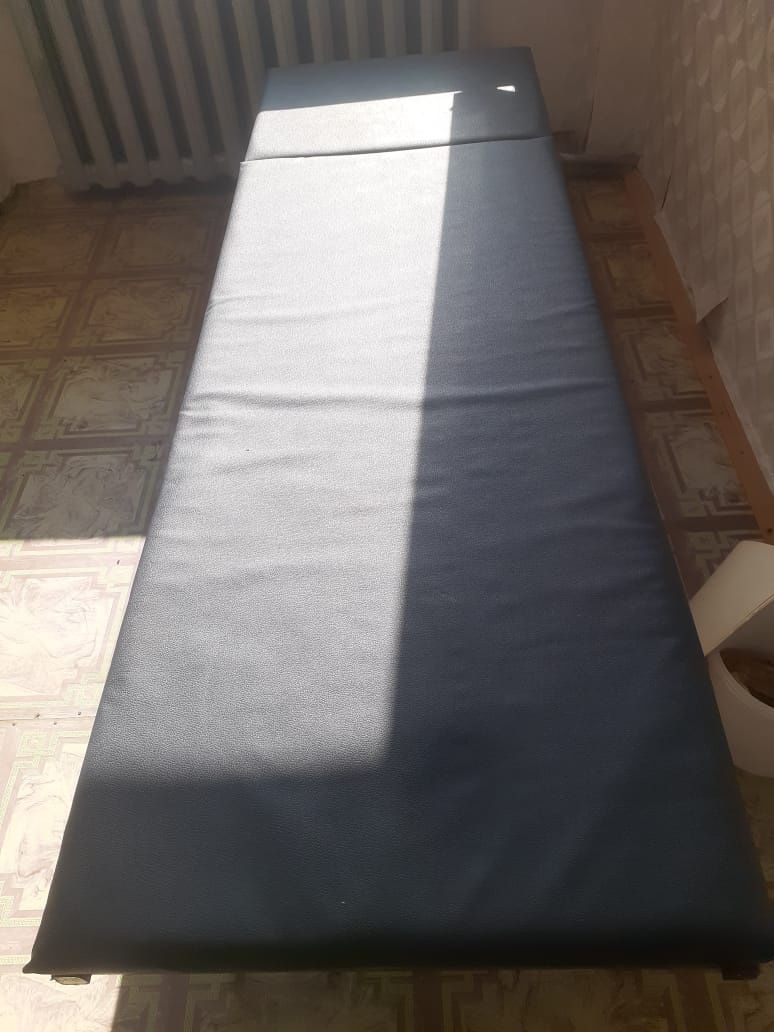 Продам   кушетку