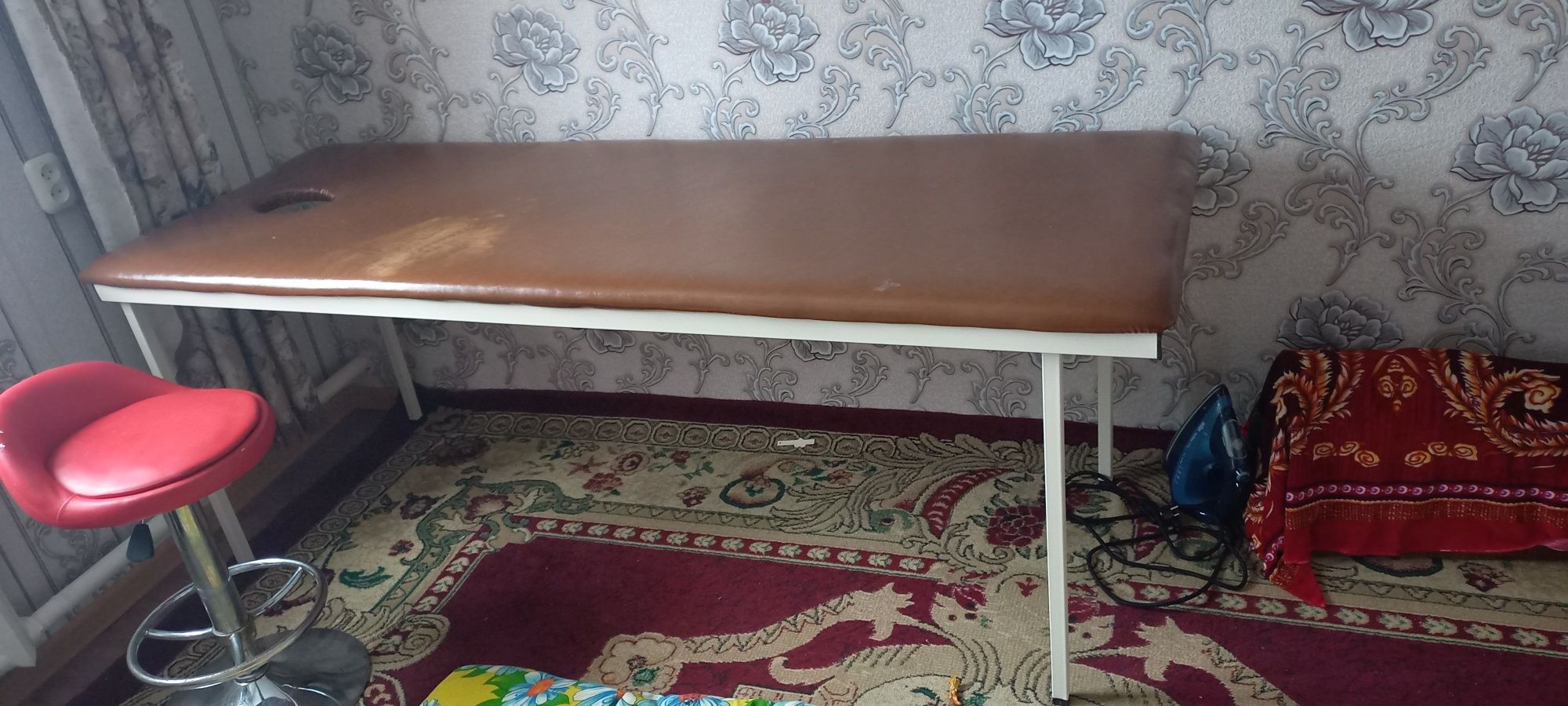 Продам новую кушетку