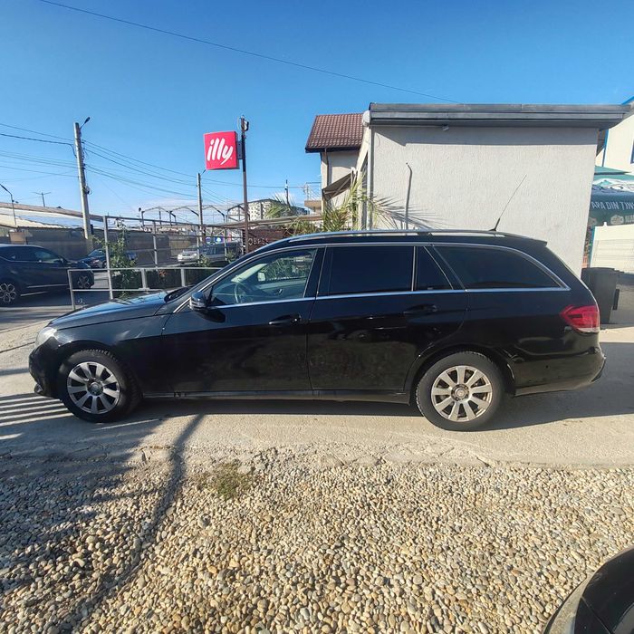 Mercedes E class 2.2 ușor avariat