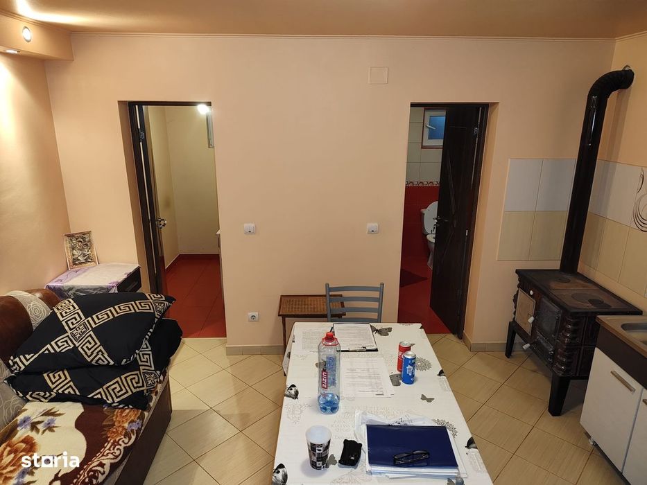 De vanzare Casa cu 3 camere si 2 parcele de teren comasate in Crai Nou