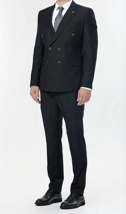 Классический костюм тройка двубортный