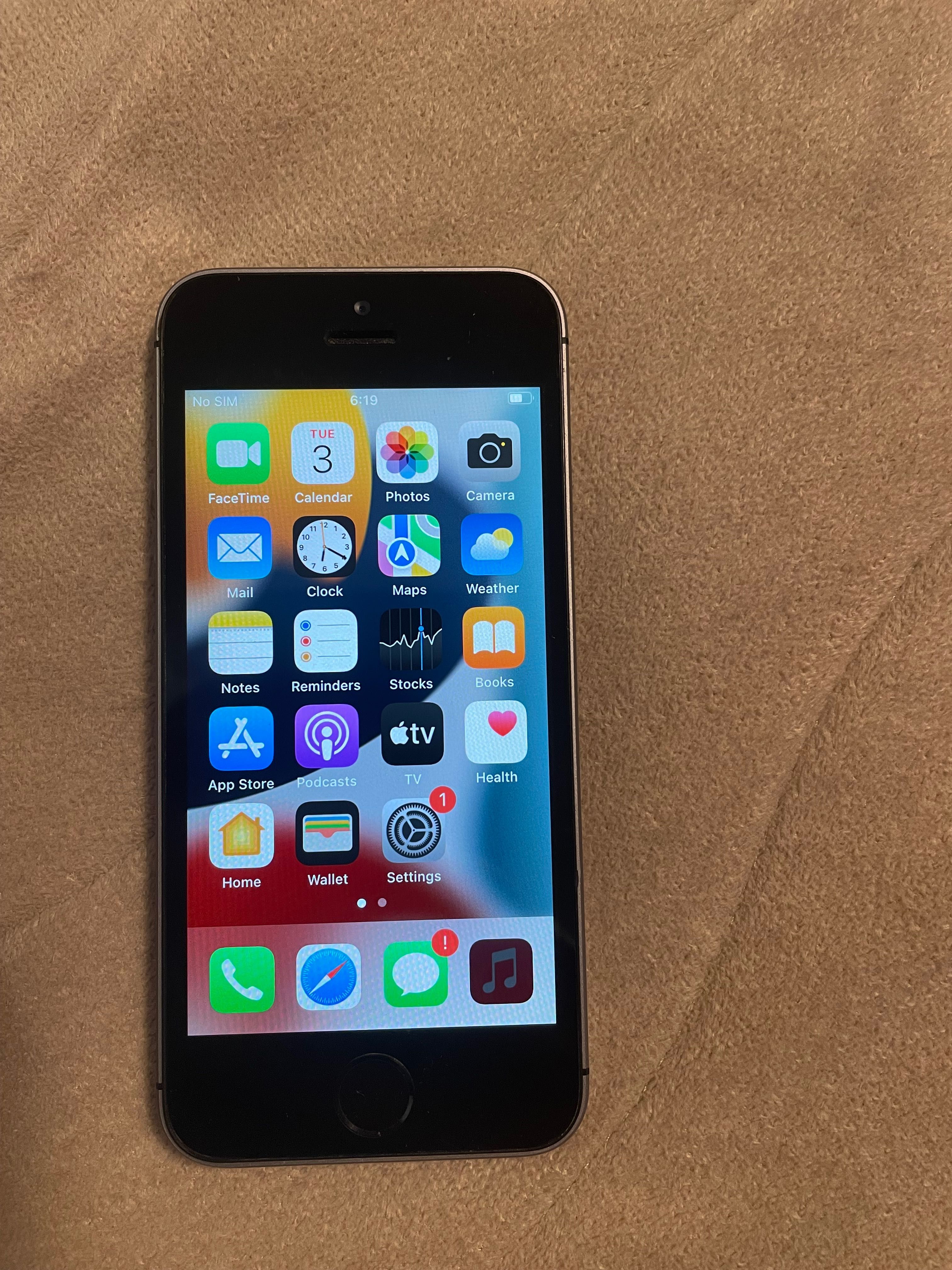 iPhone SE 32GB Space Gray
