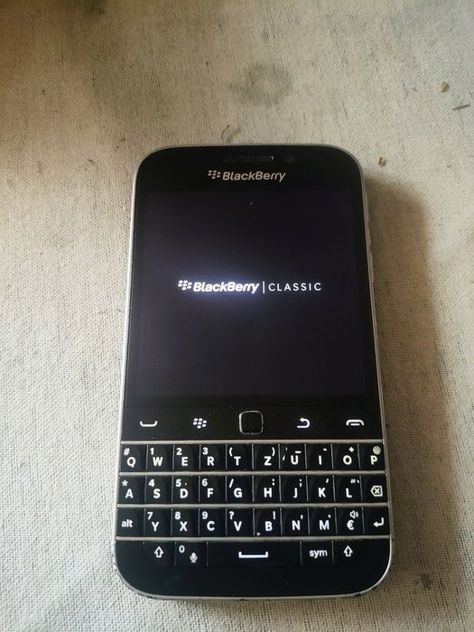 Blackberry Q20 Classic cu încărcător ( orice rețea)