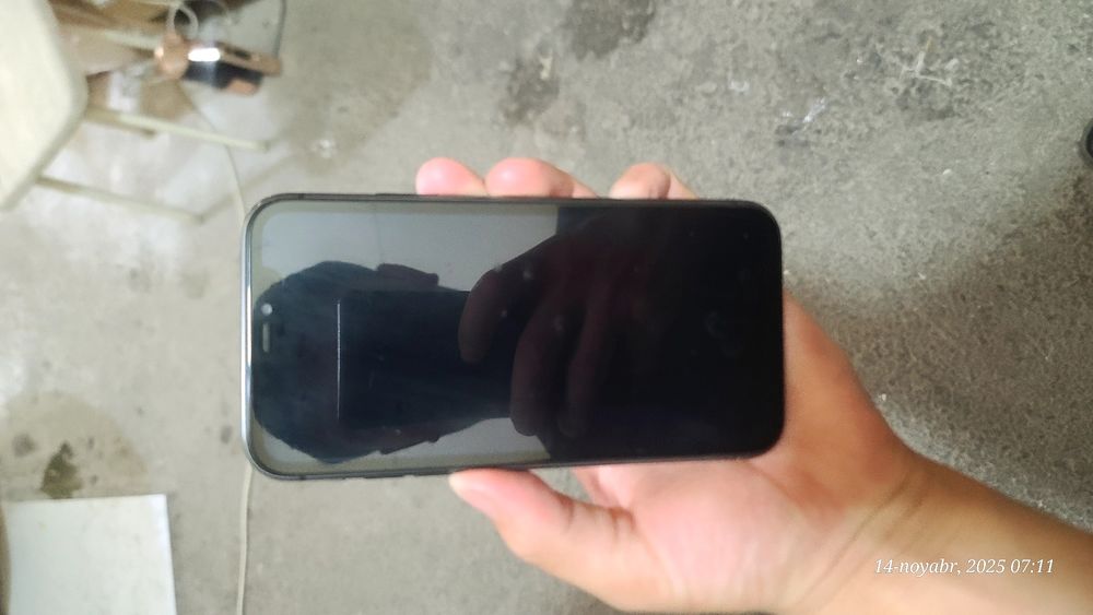 Iphone 11  sotiladi