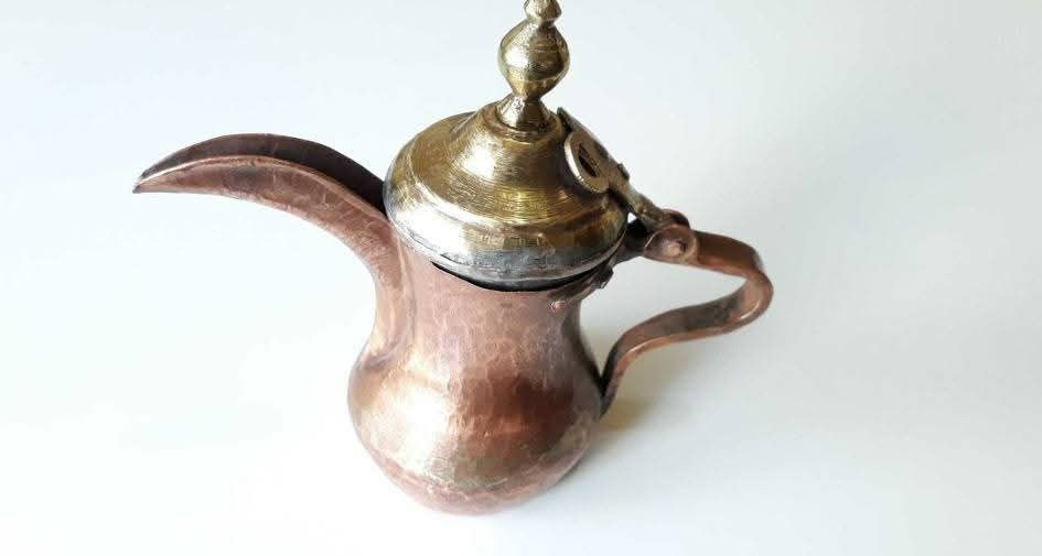 Cafetiera din cupru si alama Dallah Orientul Mijlociu, lucrata manual