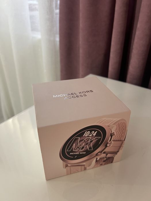 Vând ceas Michael Kors Smartwatch, se poate conecta cu orice telefon