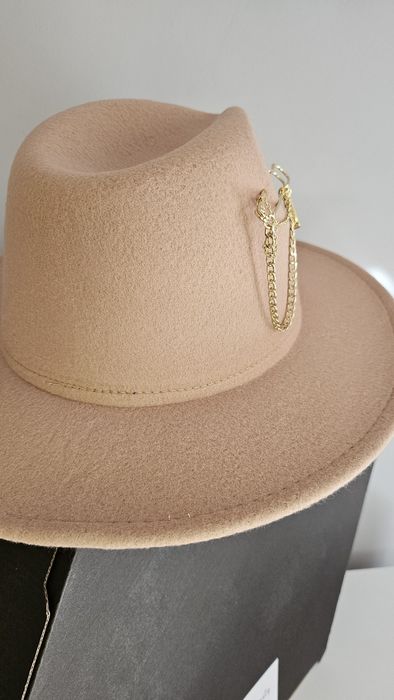 Федора / Шапки в син, черен и  светло кафяв цвят