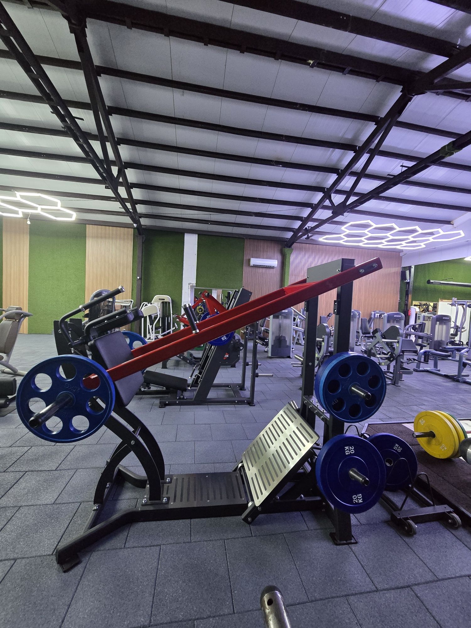 Pendulum Squat  пендиум клек със свободни тежести