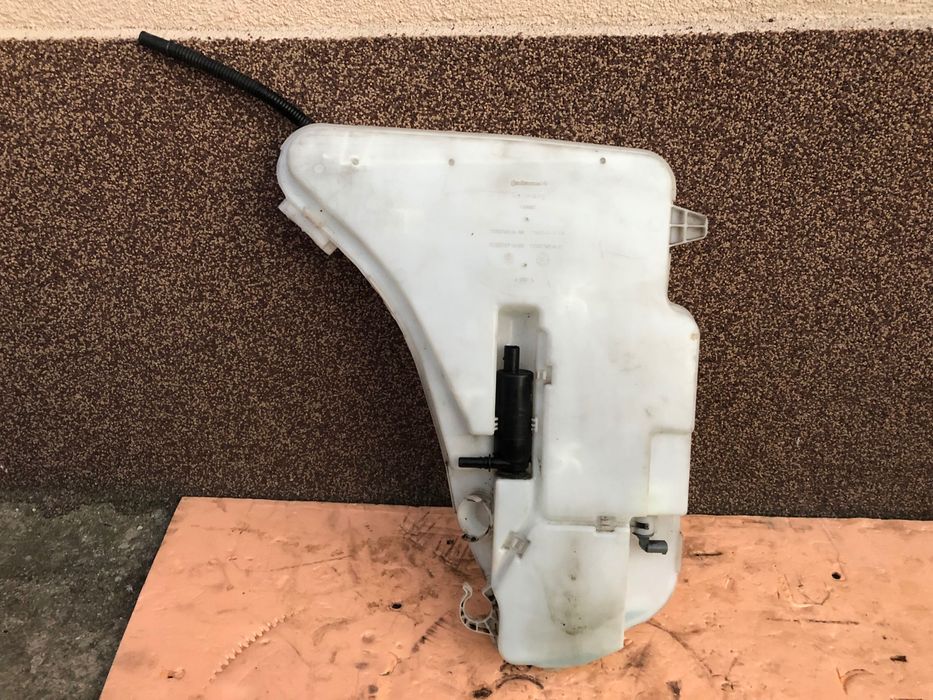 Reservor/vas lichid/apa parbriz POMPE BMW F10 F11 F07