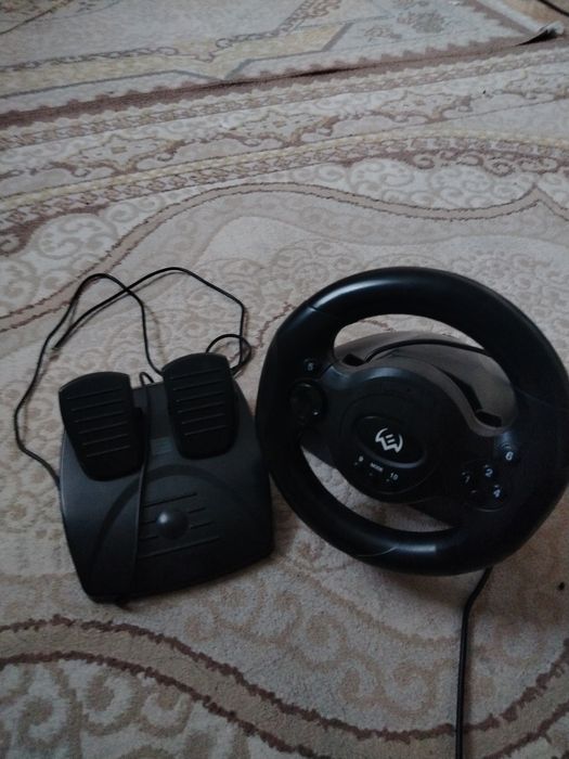 Руль игровой в хорошем состоянии