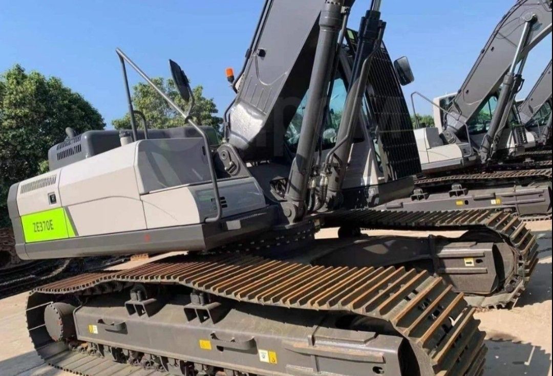 EKSKOVATOR (2куб) ZE370E ZOOMLION 1.9 kub  aparat