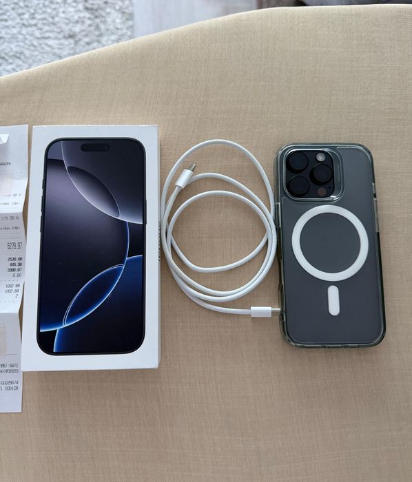 Vand Iphone 16 pro 256 GB impecabil în garanție.