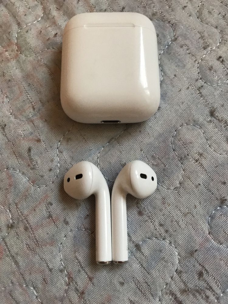 срочно продам AirPods 2-ое поколение