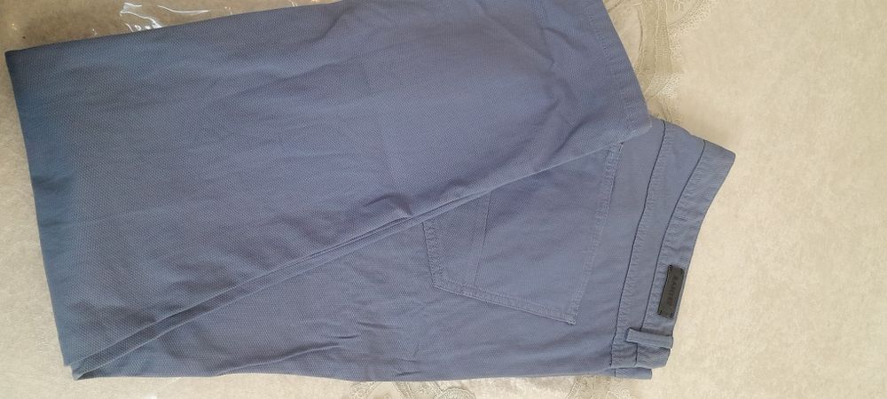 Мужеские джинсы в отличном состояние