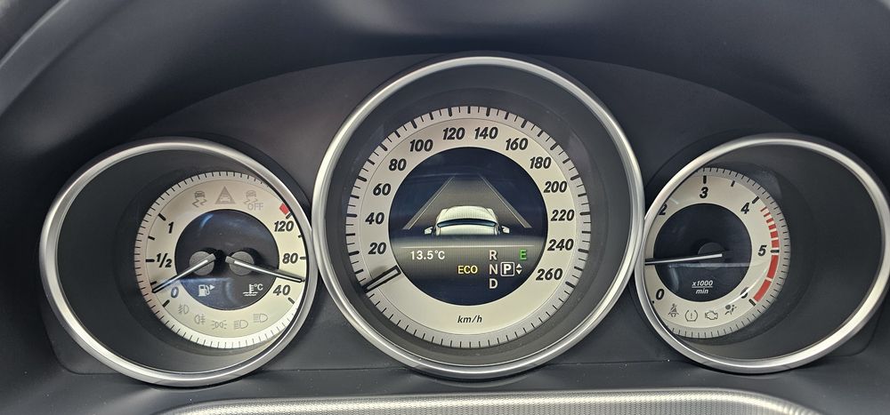 Mercedes Benz E220 CDI 170 к.с