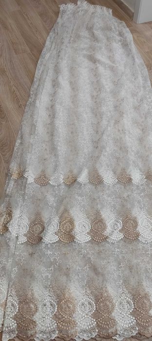 Продается тюль на 2 окна