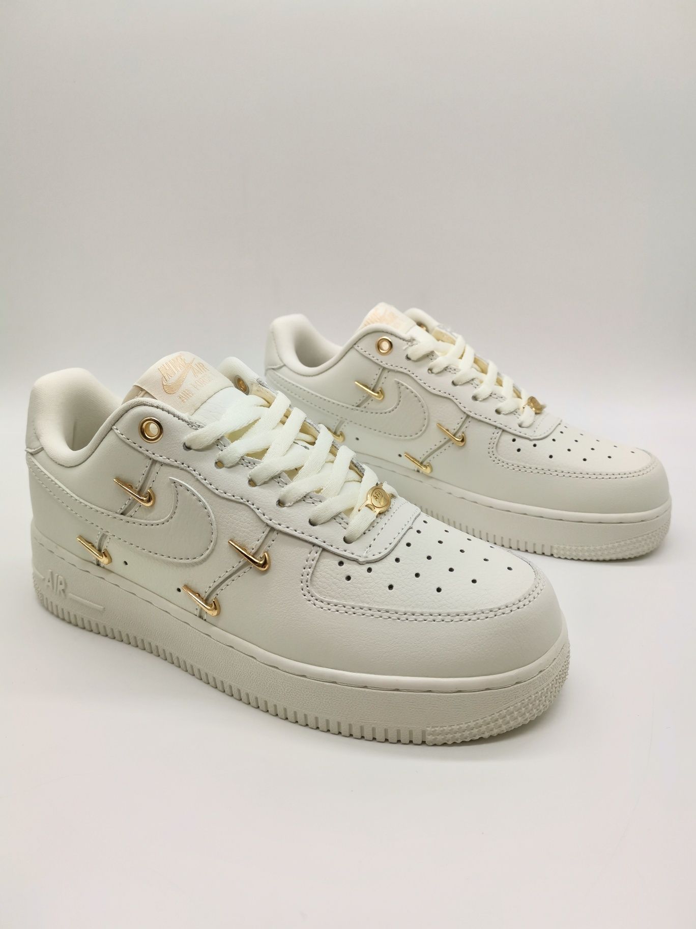 Nike Air Force 1 07 LX