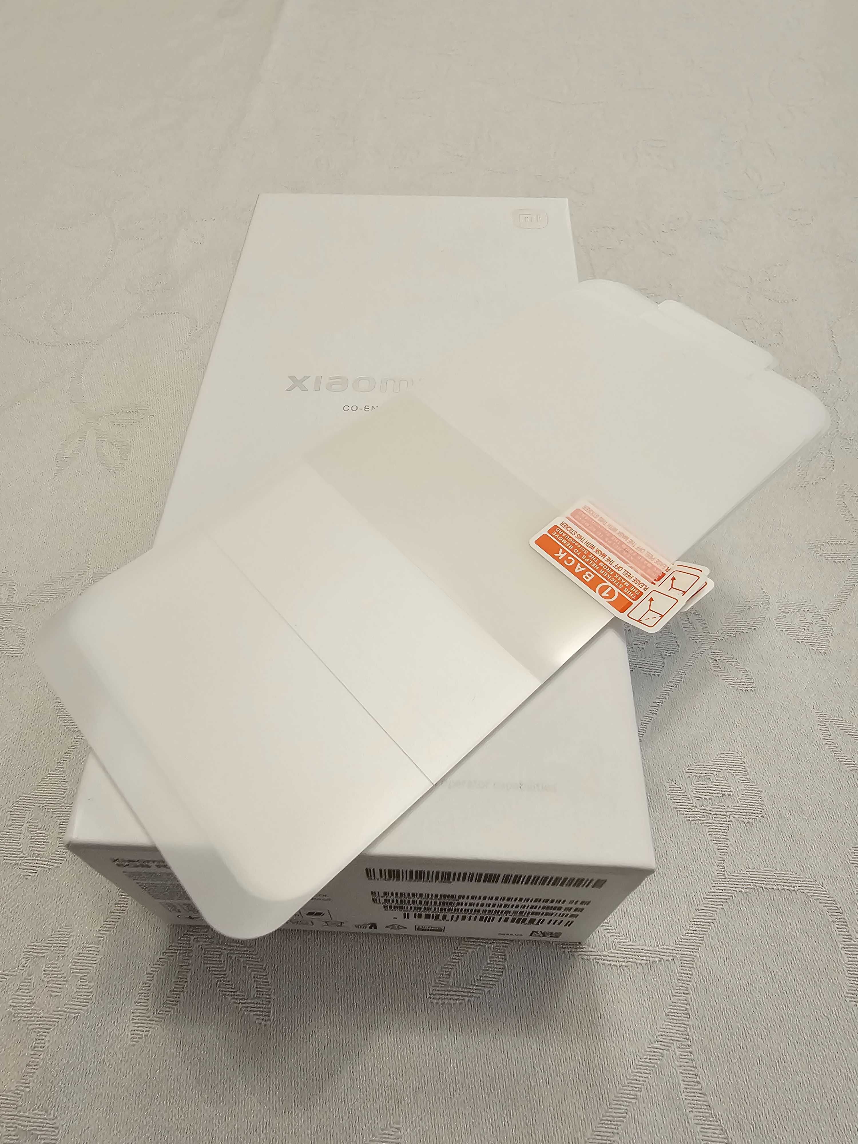 Телефон Xiaomi 13  + часовник Redmi watch 5 Lite (гаранционни)