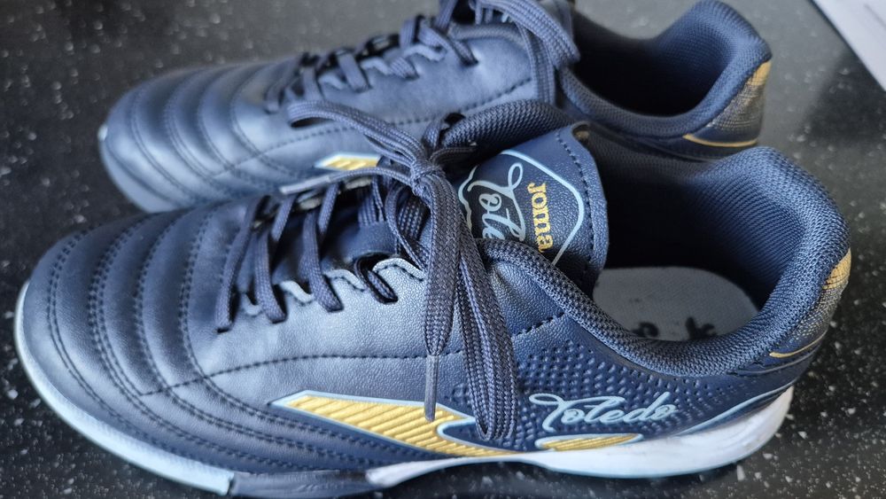 Футболни обувки Joma, стоножки, 36 номер