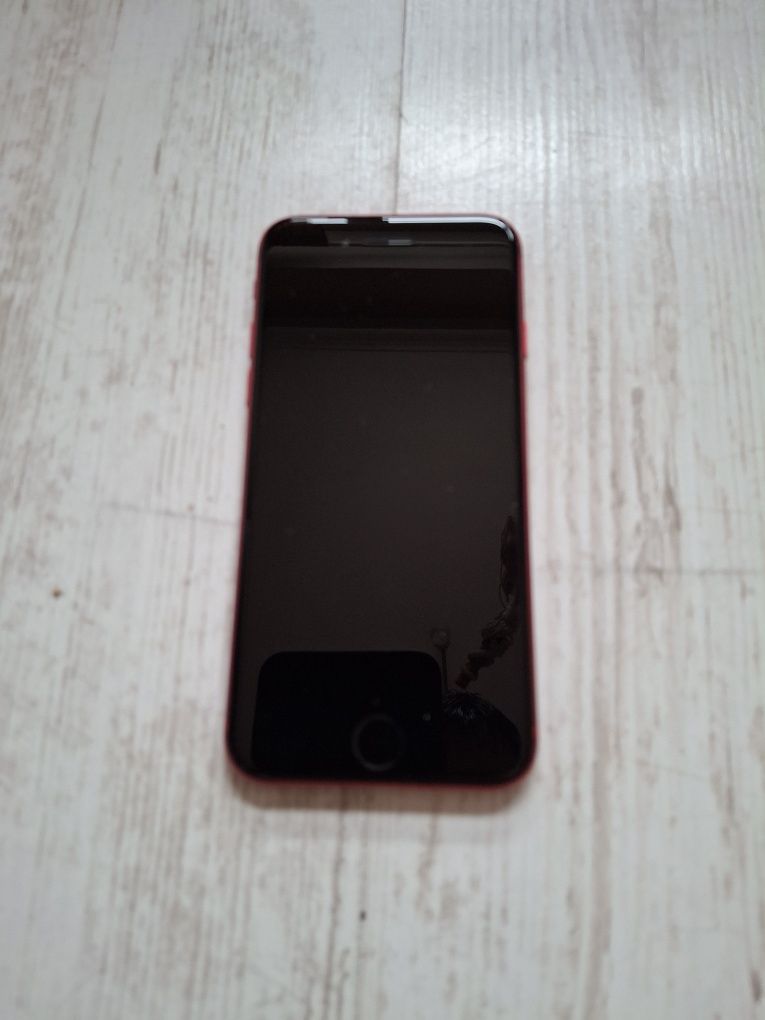 iPhone SE2020 64GB, 81% Battery Health - Червен