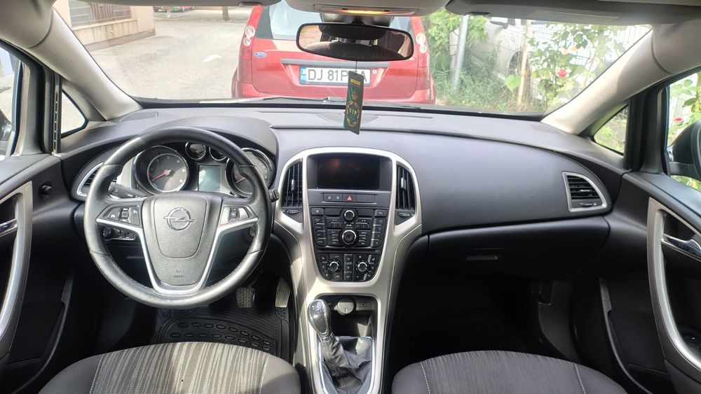 Vând  Opel Astra J / 1.7Cdti / 2012 Euro 5 / Ofer certificat fiscal !