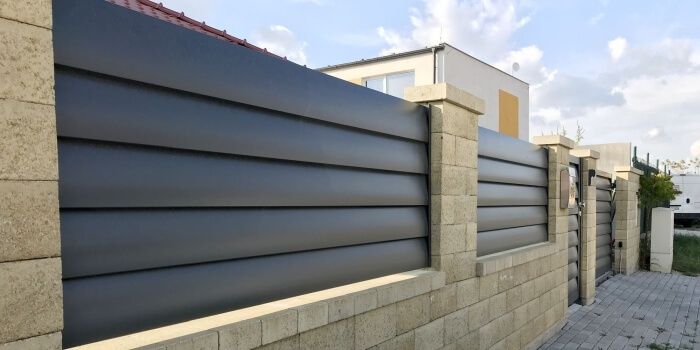 Vând garduri și porți la comanda clientului