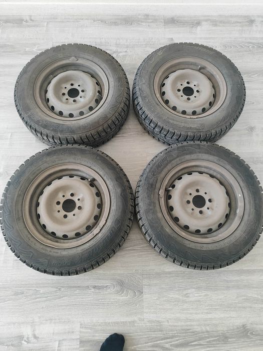 Продам зимнюю шифрованную резину на штампах cordiant snow cross R13