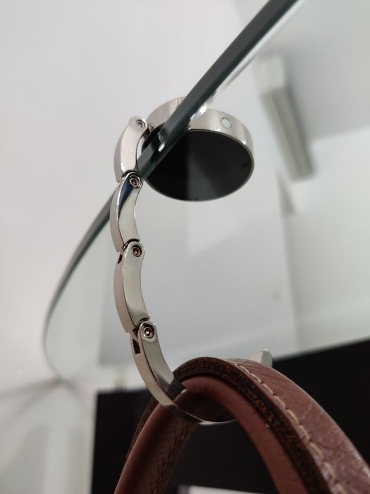 Крючок для сумок. Подарок: Практично и женственно