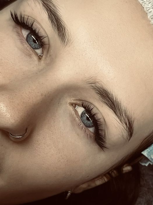 Наращивание ресниц/оформление бровей