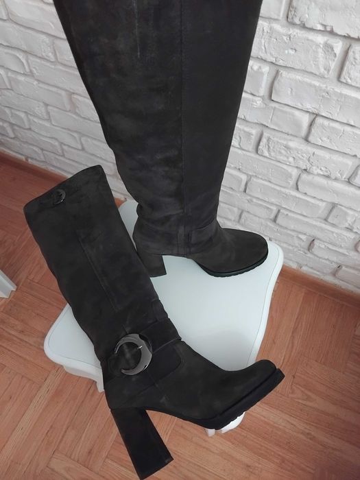 Велурени ботуши на висок ток