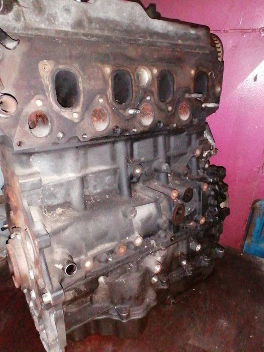 Vînd pompă injecție focus 1 diesel 2001 , și motor 115cp.