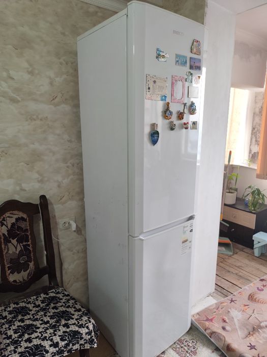 Холодильник в нормальном состоянии.