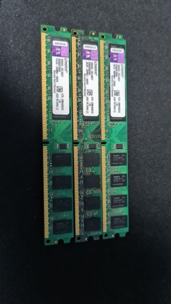 Vand 3 placute de ram ddr4 2 gb fiecare