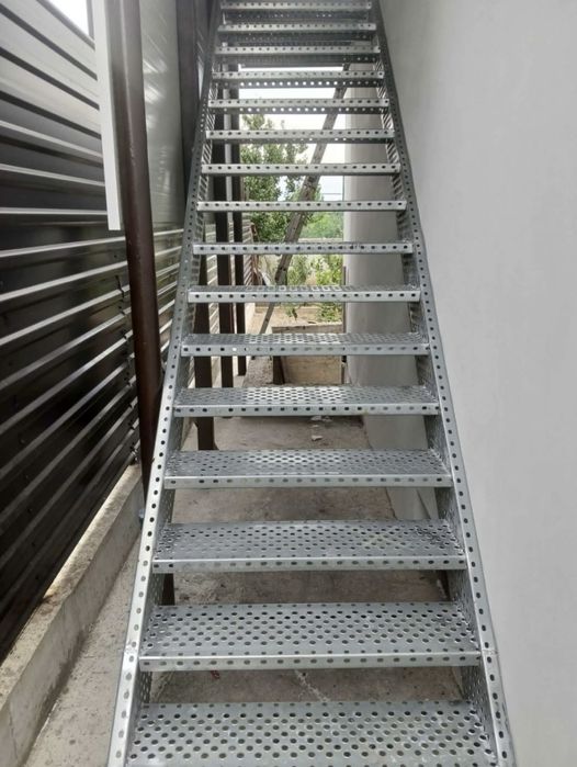 Scari metalice galvanizate