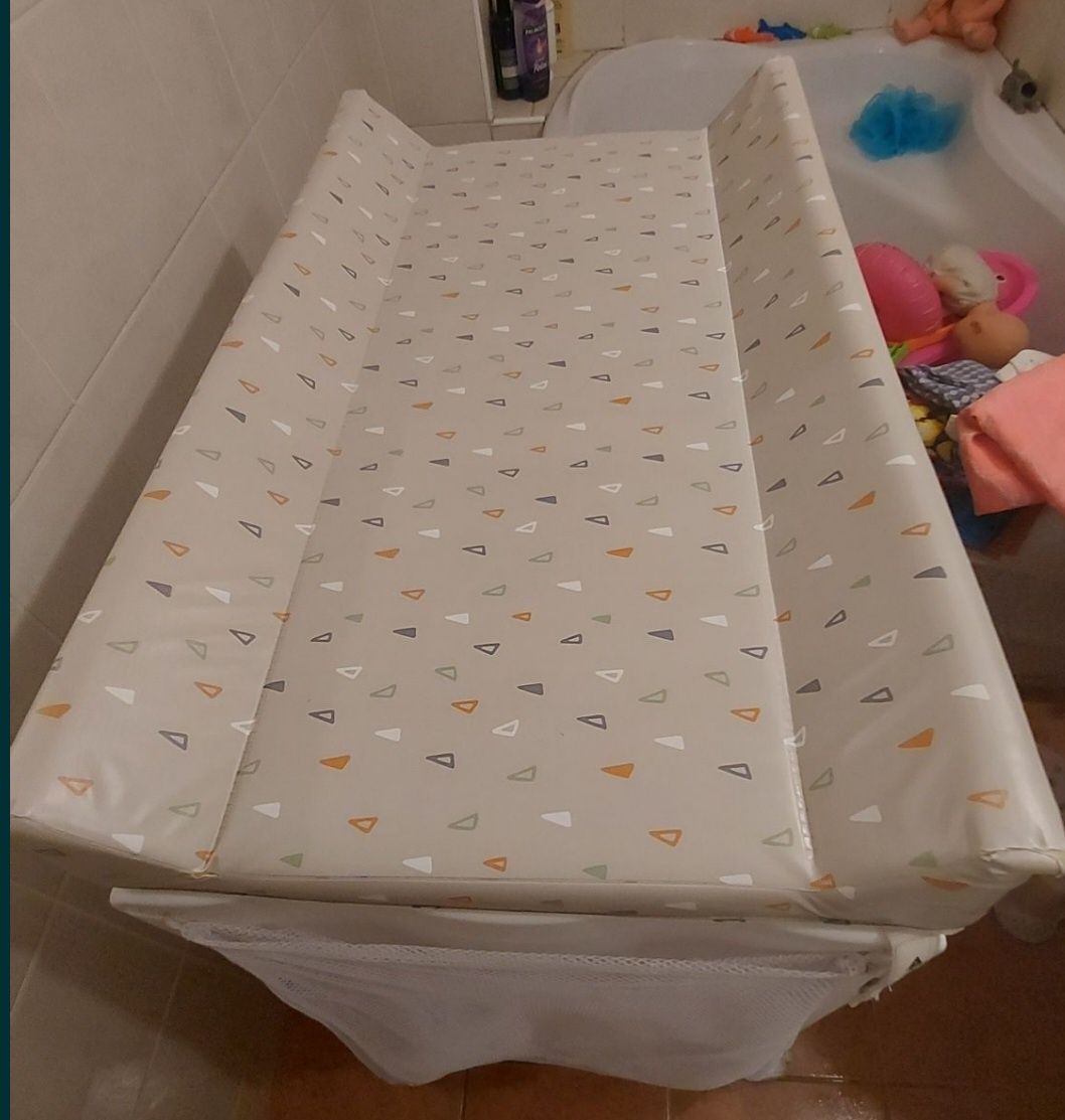 Masa de schimb bebe cu cadita