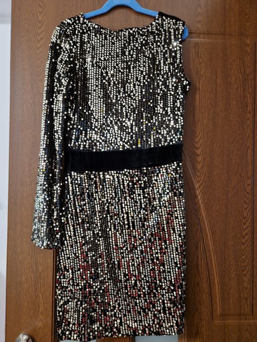 Rochie scurta cu paiete aurii