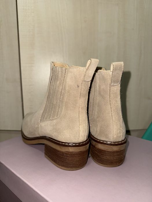 Замшевые  бежевые ботинки Derimod (Турция), размер 37