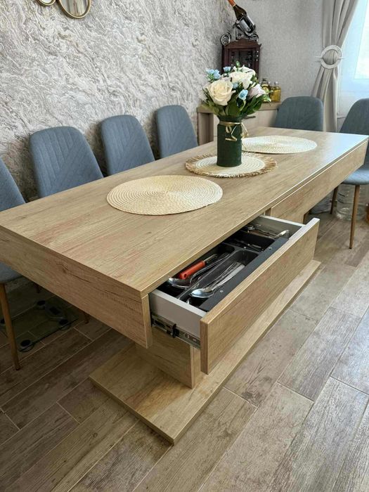 Дизайнерска трапезна маса – 170×65×77 см, масивна и стилна